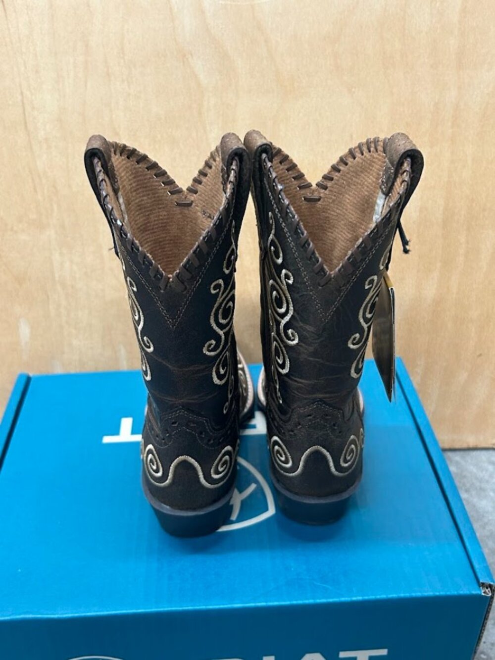 Girls Ariat 10010256 Shelleen Western Style Brown Snip Toe Boots Size 9 - Picture 6 of 9